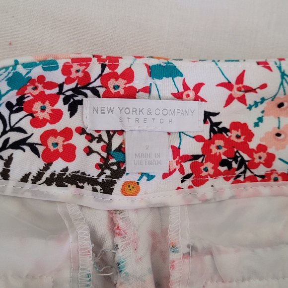 NY and C Floral stretch  pants - Picture 5 of 9